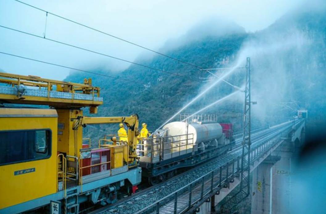 Latest company case about Excellent Environmental Compatibility - GRAT Automation Solutions for Railway Insulator Washing Systems